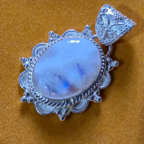 925 Sterling Silver Rainbow Moonstone Oval Pendant