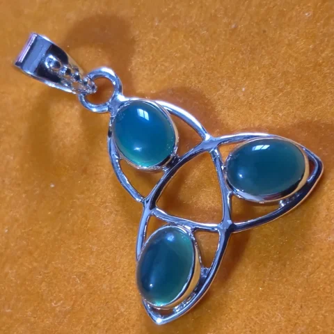 925 Sterling Silver Green Onyx Trinity Knot Pendant