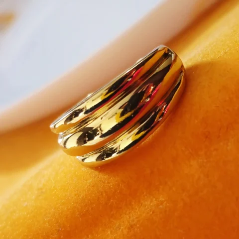 Triple Groove Gold Band